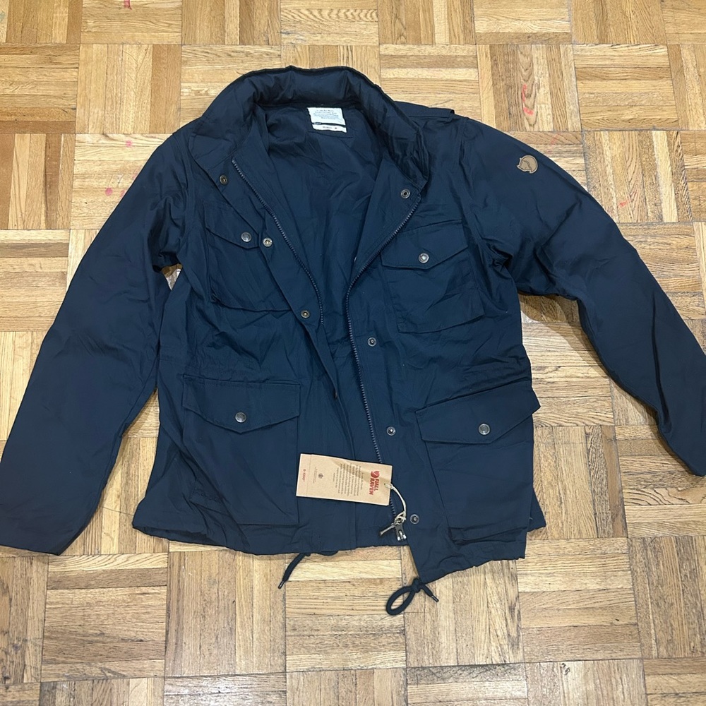 BNWT Fjall Raven jacket size medium